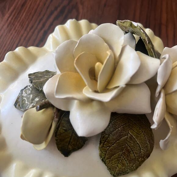 Ceramic Trinket Jewelry Box Hand Painted Cream Olive Green Floral Vintage 1982 - Picture 4 of 7